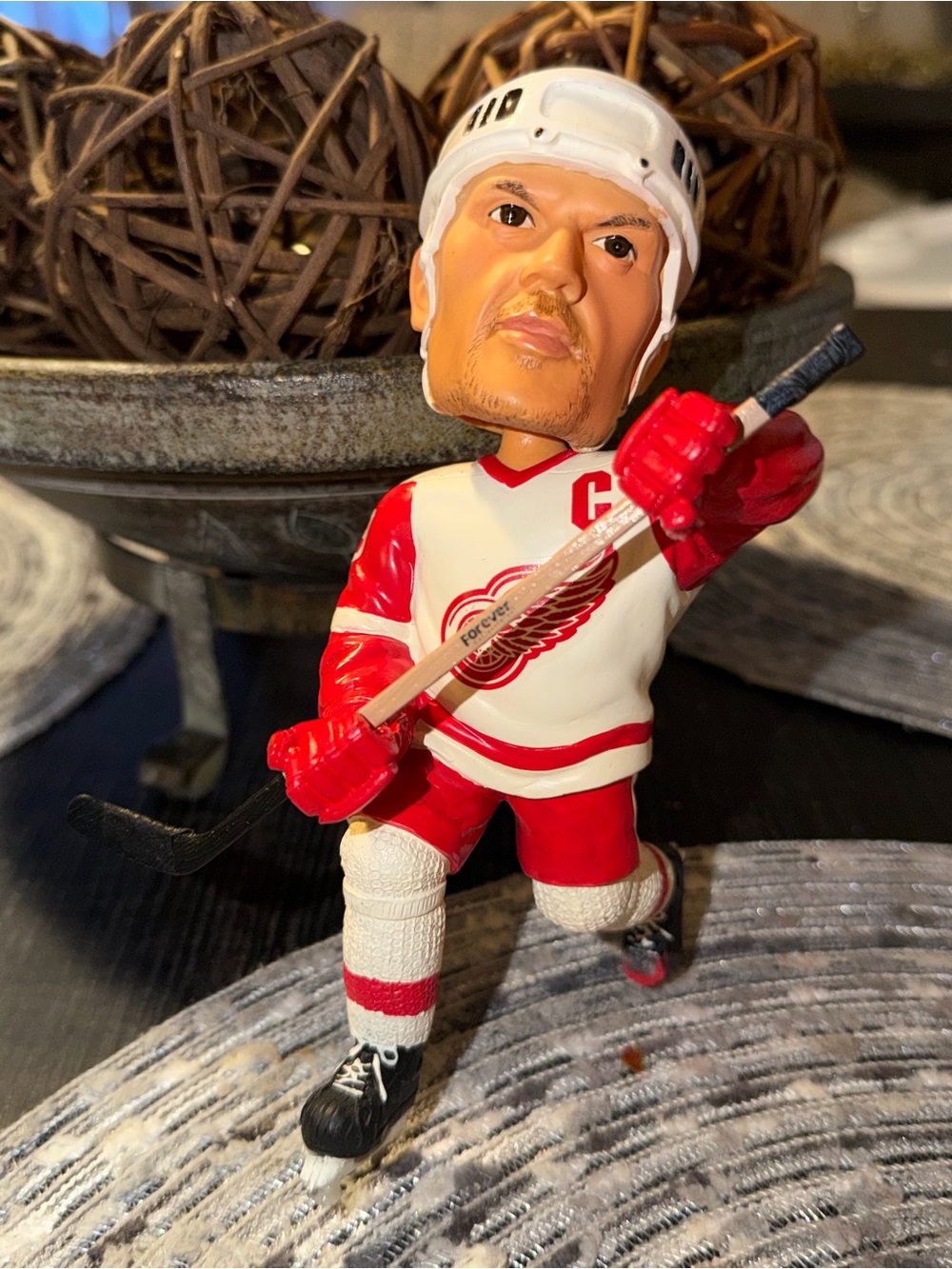 NHL Hockey Detroit Red Wings Steve Yzerman #19 Bobblehead Forever Collectibles U
